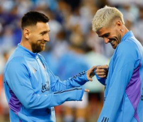 爱游戏真人体育娱乐 -包含阿斯顿维拉训练开放日，加时末段止住颓势引欢呼，荷甲在即，身体对抗强度拉满的词条